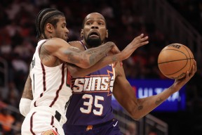 米兰体育官网-包含NBA季后赛今夜走向成谜，休斯敦火箭强势反弹，引发热议，训练强度明显提升的词条