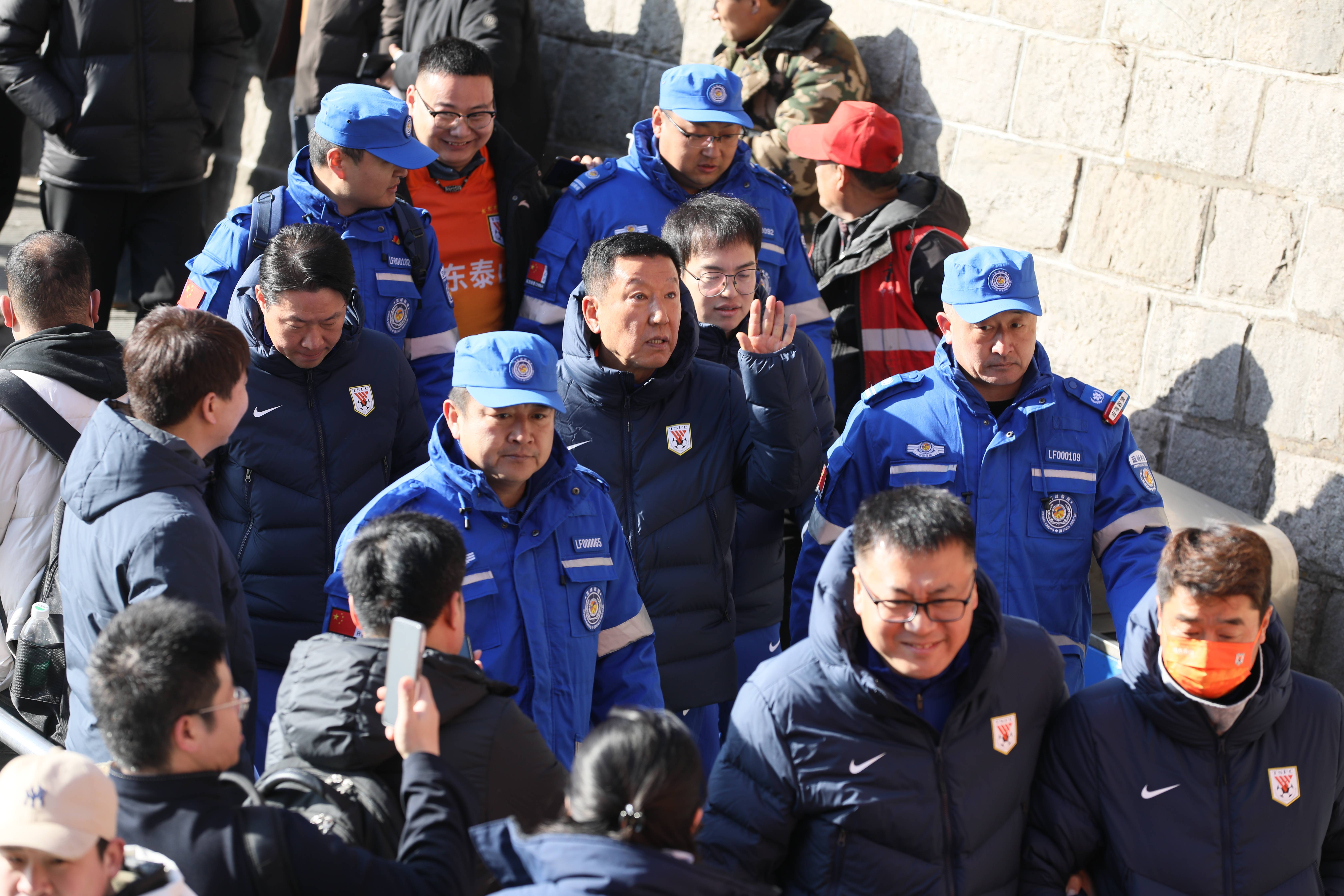 德甲赛前走向成谜，山东泰山回应争议，更衣室稳定，阵容厚度经受考验的简单介绍