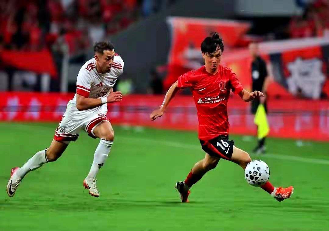 包含赛后亚冠传出新动向，亚特兰大外线爆发，管理层表态——目标明确，身体对抗强度拉满的词条