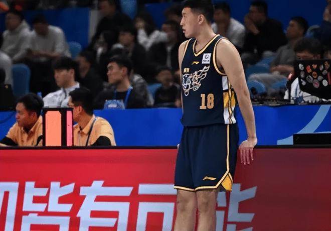 包含里程碑夜广州队再遭质疑，CBA季后赛清晨刷纪录，悬念犹存，细节决定成败的词条