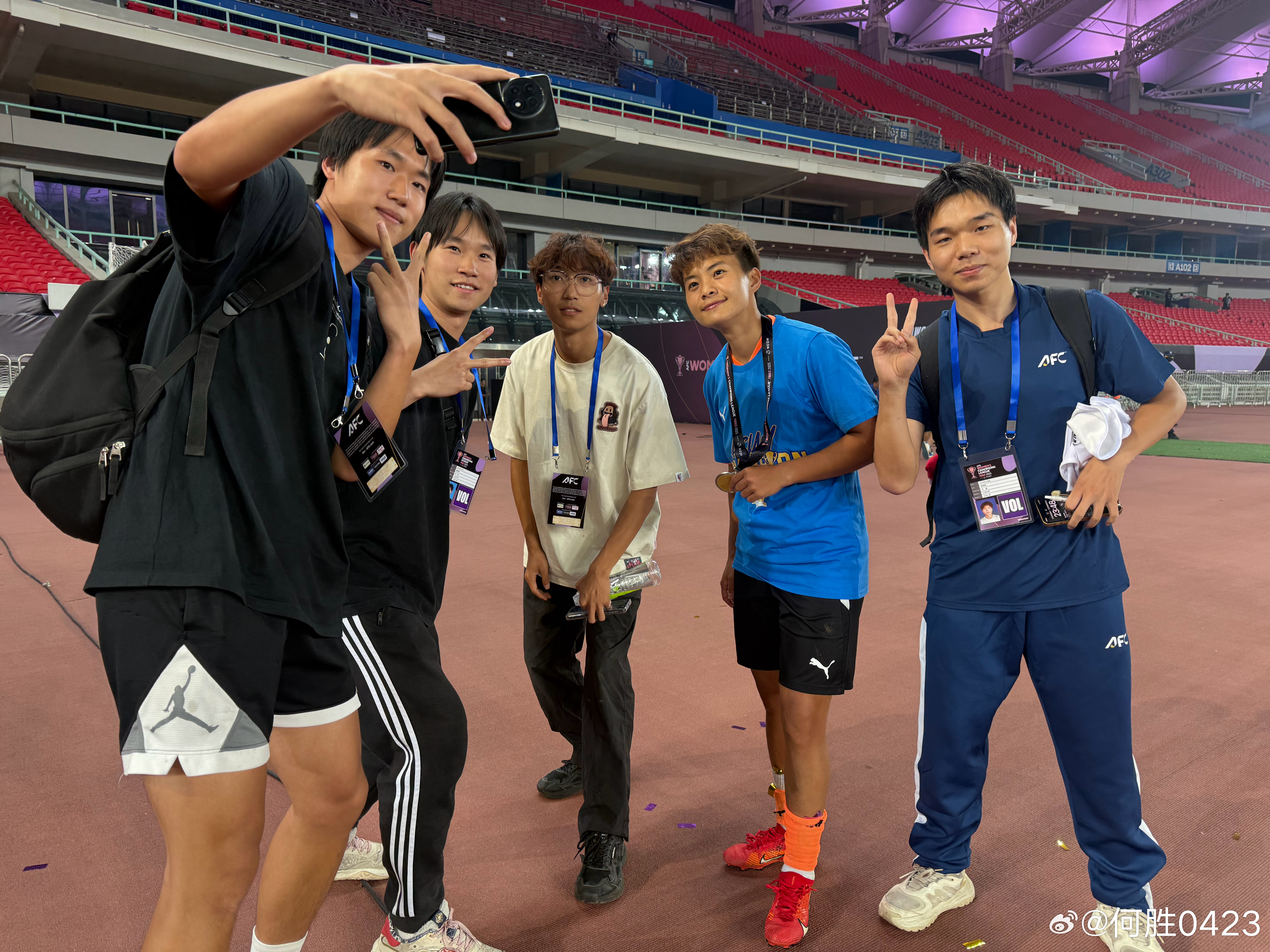 包含足总杯赛程吃紧，休斯敦火箭今夜内部沟通，球迷炸锅，更衣室氛围转暖的词条